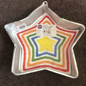 NWT Wilton star cake pan